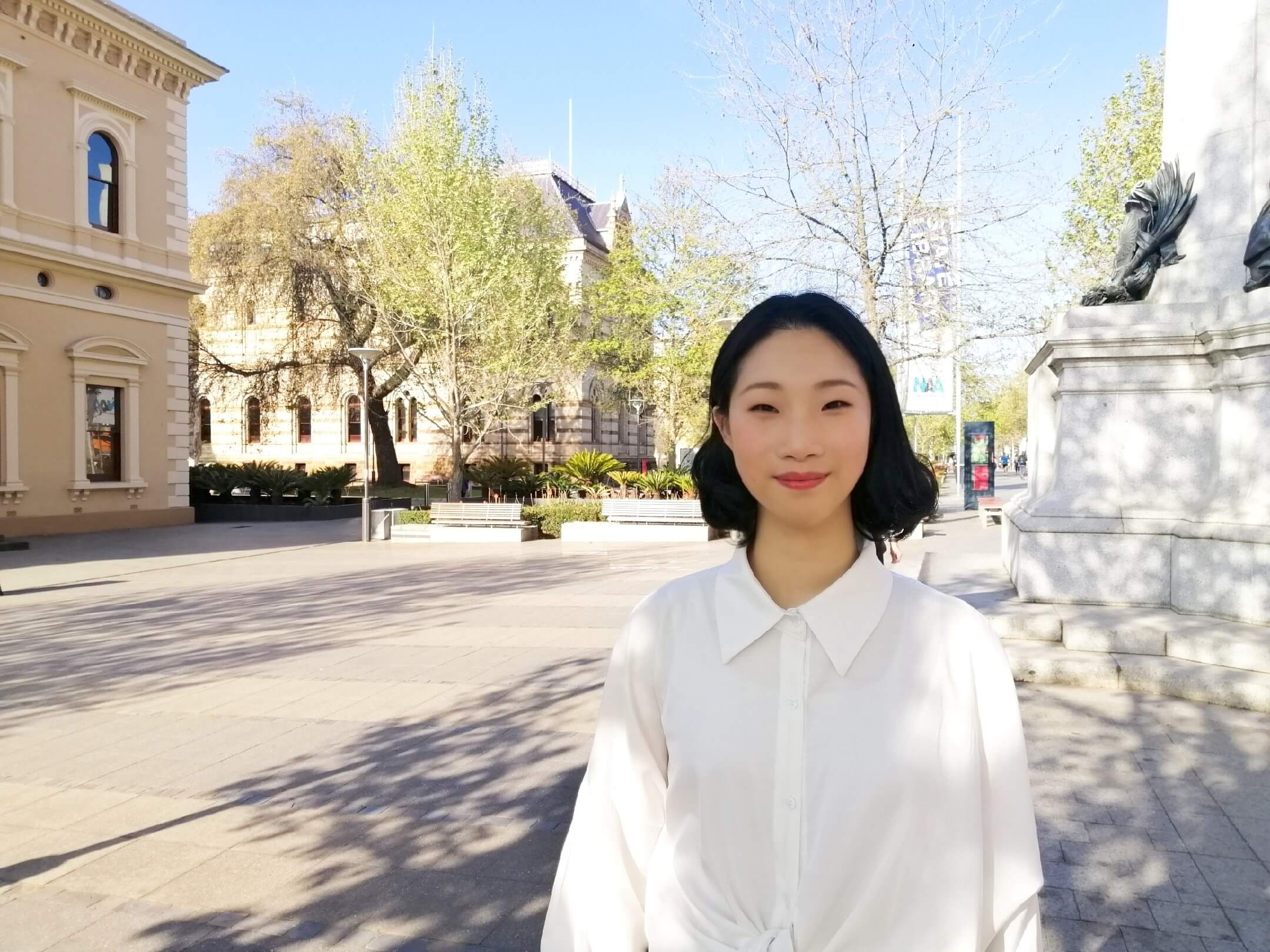 在南澳大学留学期间，Cindi摄于阿德莱德CBD。