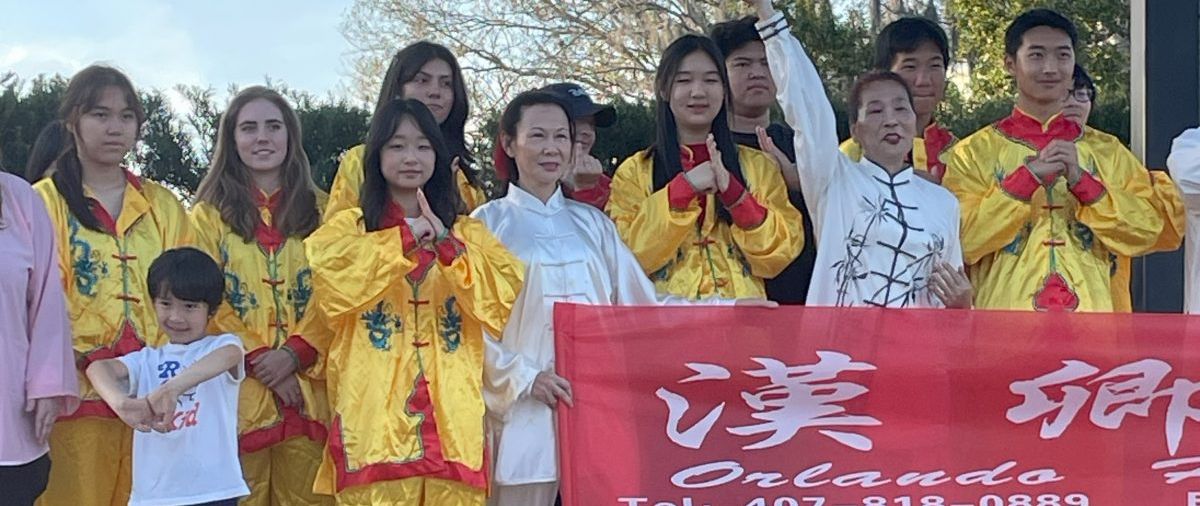 MVA中文俱乐部在庆祝中国农历新年才艺秀上表演舞龙
